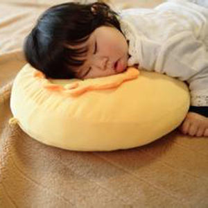 小婴儿到底要不要睡枕头?