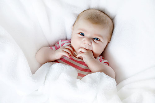 宝宝胀气|哺乳期吃玉米宝宝会胀气吗|小孩子肚